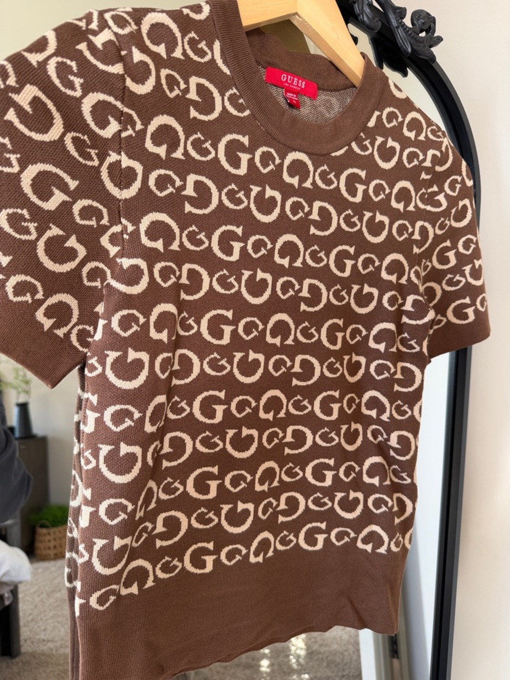 NWOT GUESS Brown and Cream Logo Jacquard Short Sleeve Knit